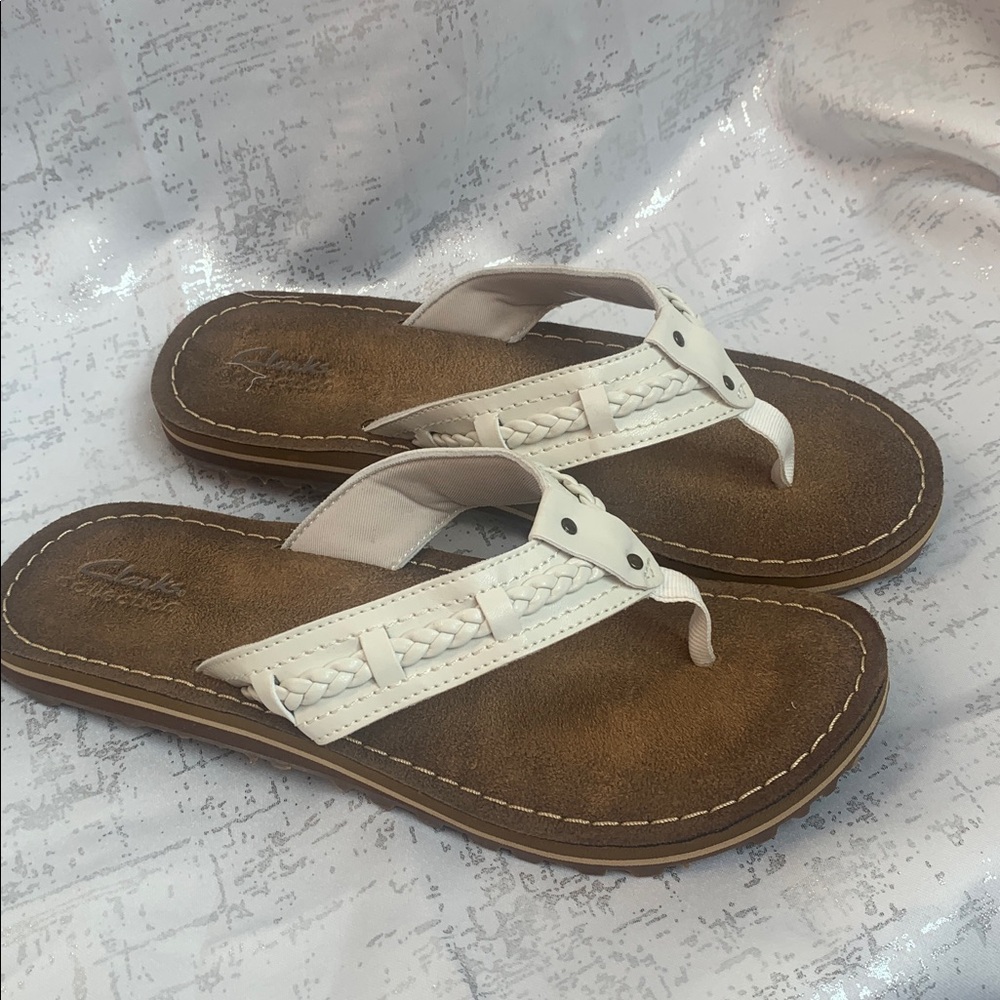 Cloudsteppers by Clarks White and Brown Women's Thong Sandals